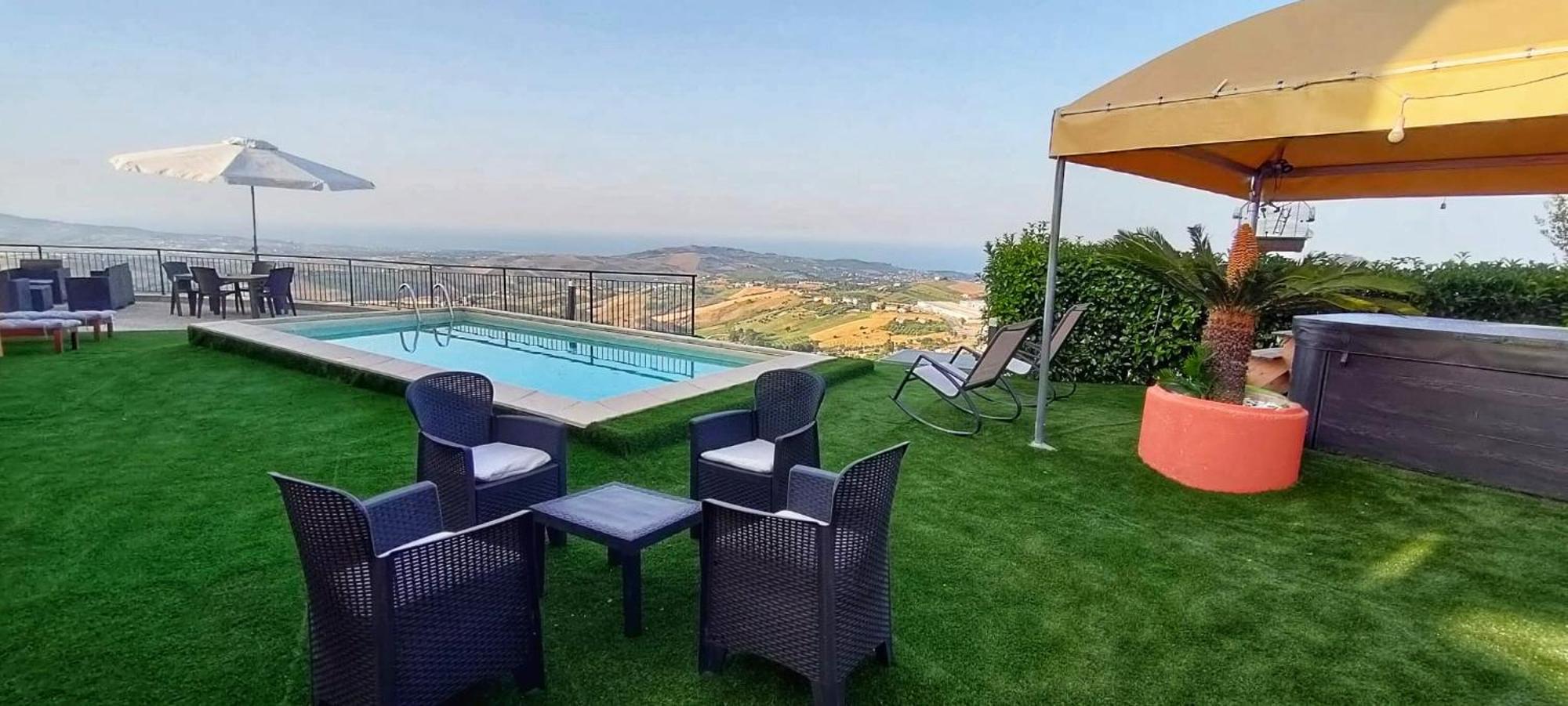 La Terrazza Motta Bed & Breakfast Atri Bagian luar foto