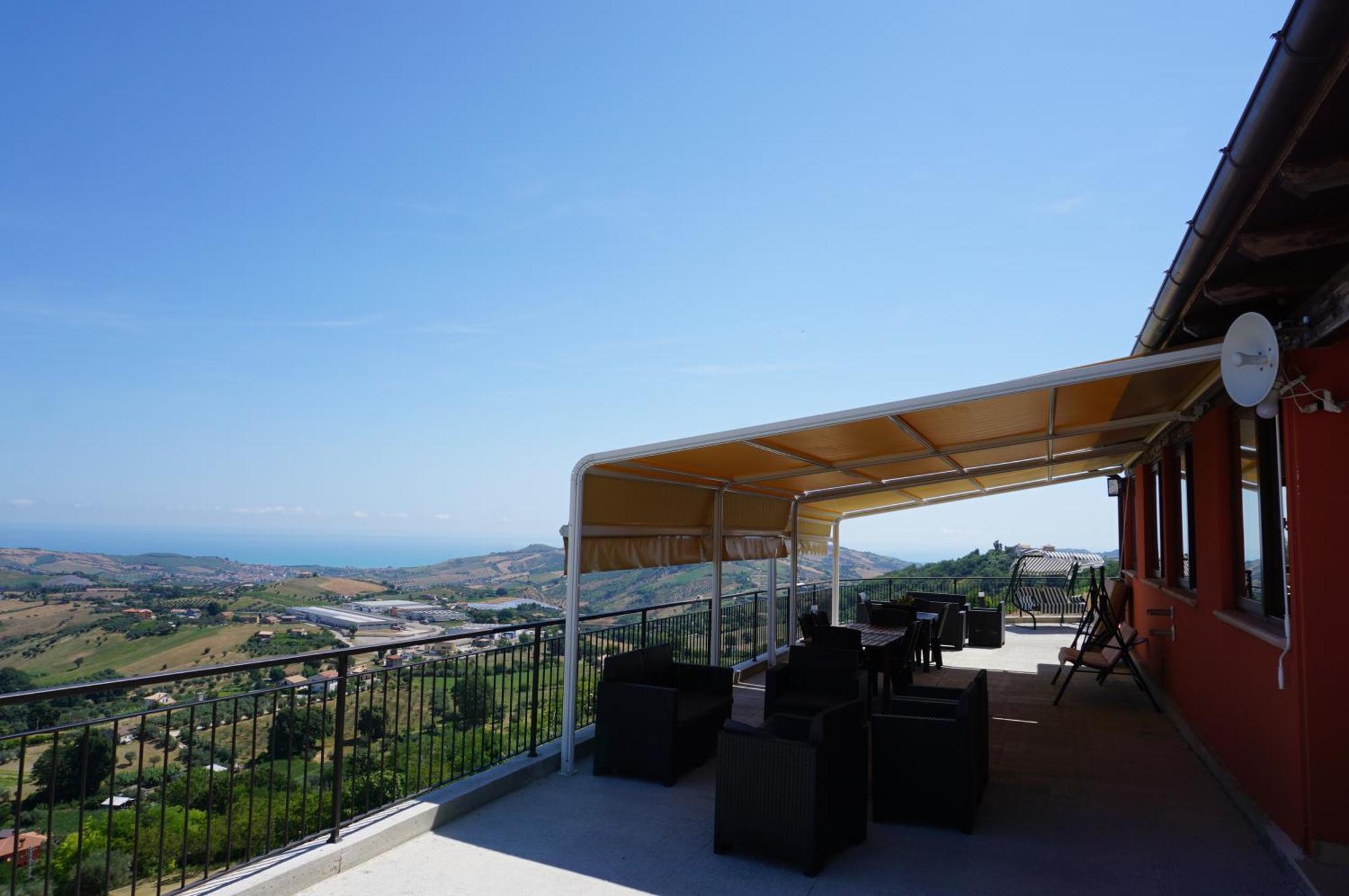 La Terrazza Motta Bed & Breakfast Atri Bagian luar foto