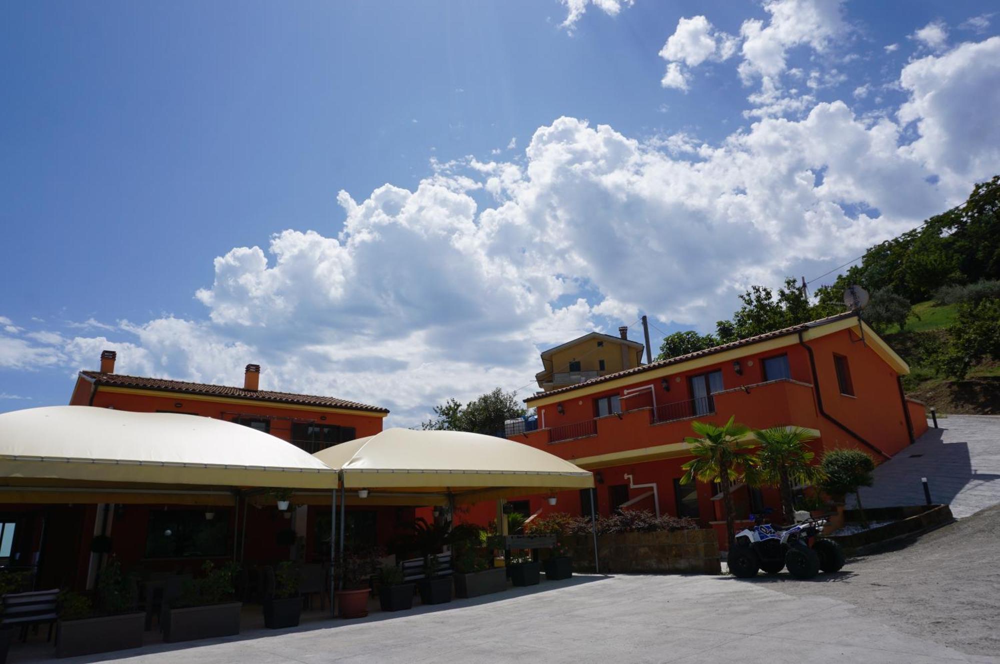 La Terrazza Motta Bed & Breakfast Atri Bagian luar foto