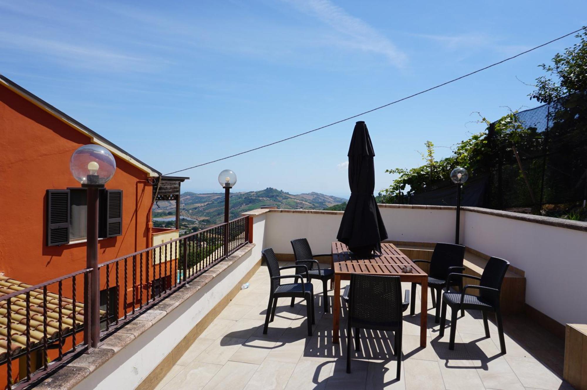 La Terrazza Motta Bed & Breakfast Atri Bagian luar foto