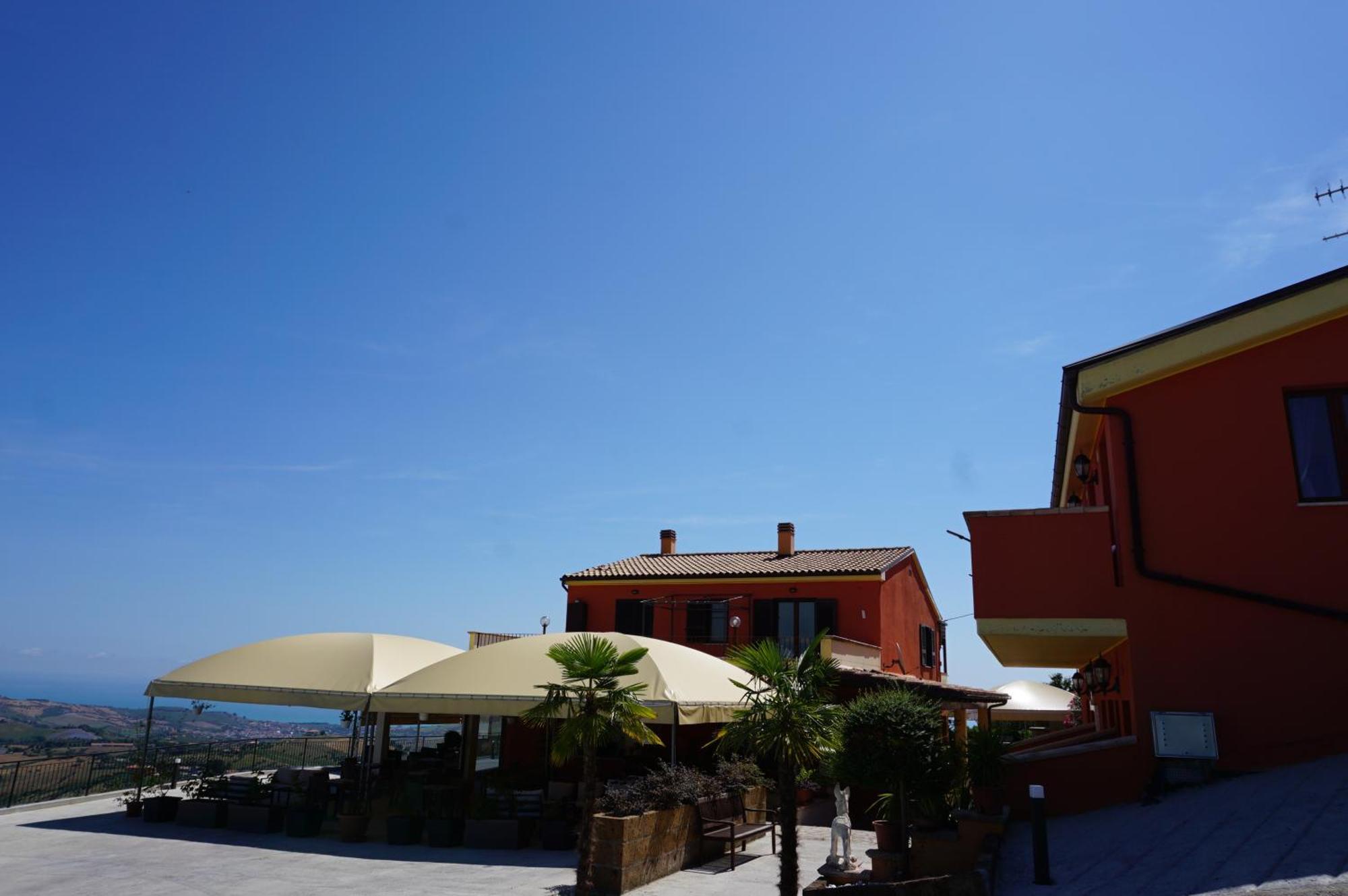La Terrazza Motta Bed & Breakfast Atri Bagian luar foto