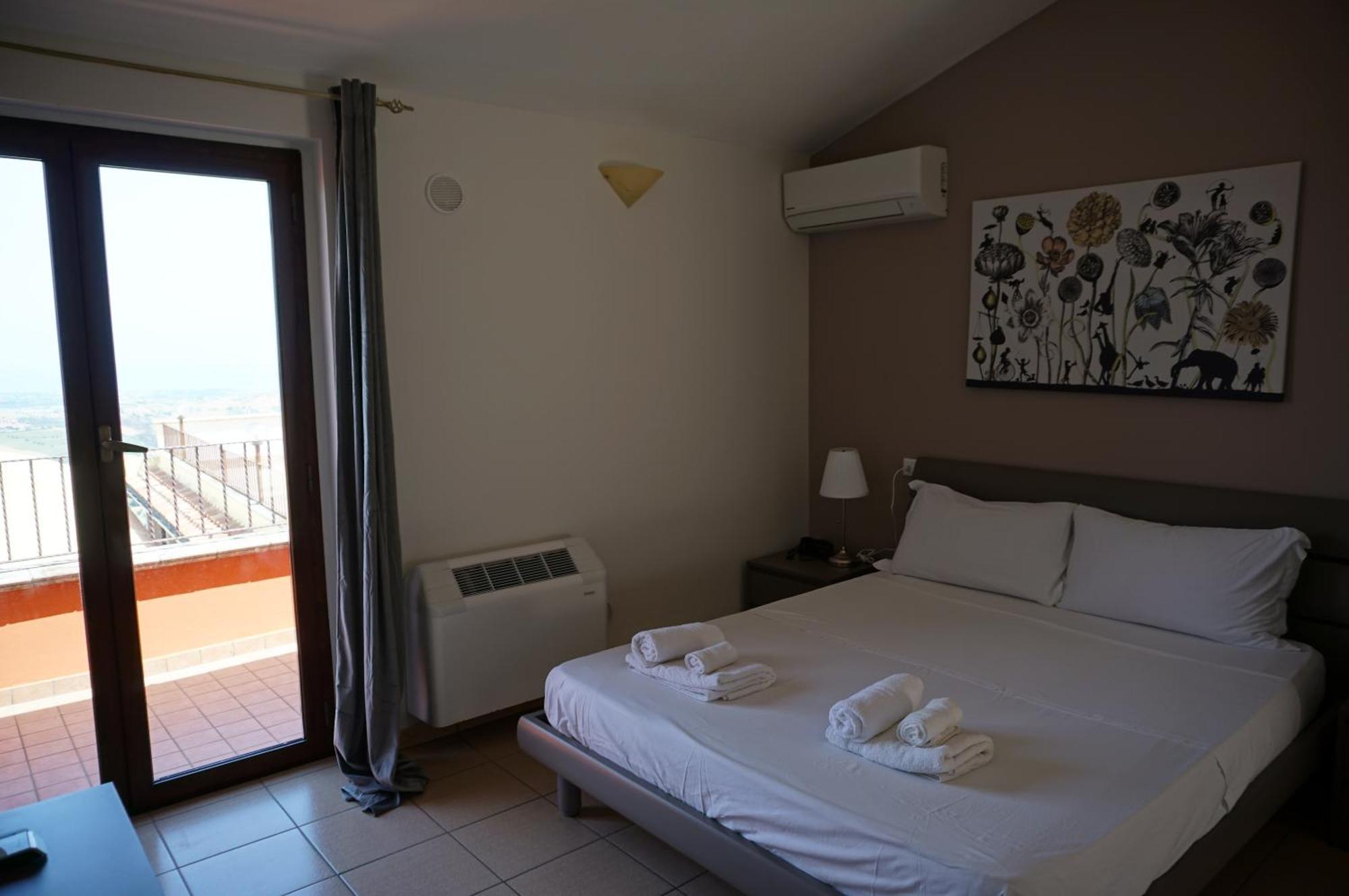 La Terrazza Motta Bed & Breakfast Atri Bagian luar foto