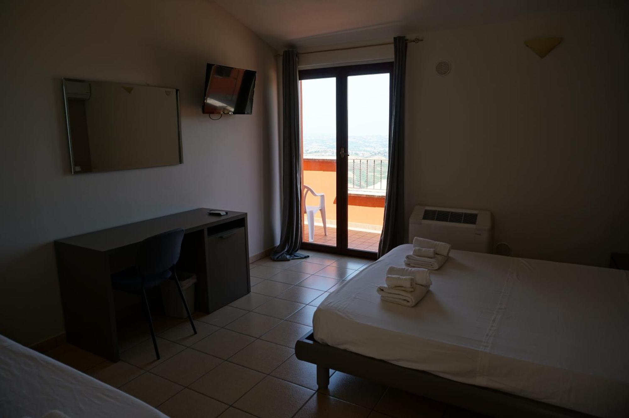 La Terrazza Motta Bed & Breakfast Atri Bagian luar foto